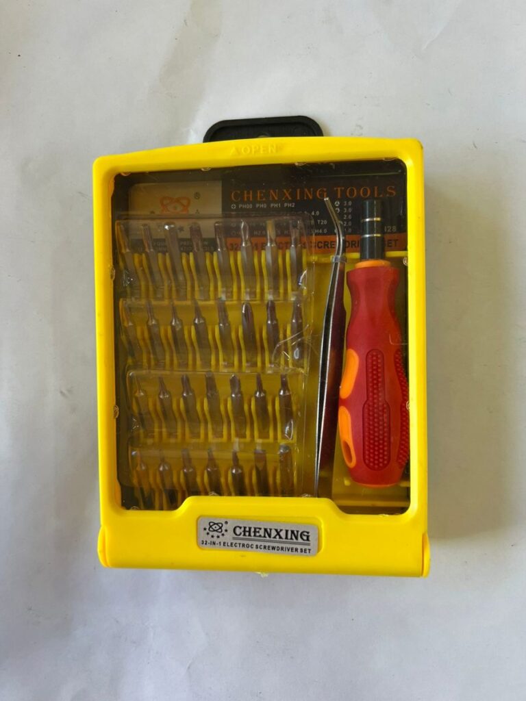 DESTORNILLADOR PRECISION CAJA GRANDE 32 PIEZAS TL38806